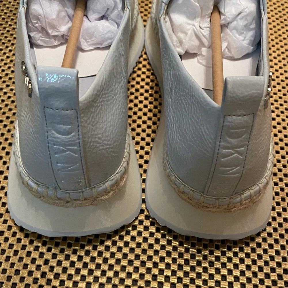 DKNY Women's Orza faux leather slip-on Shoes blue halogen size 9.5.